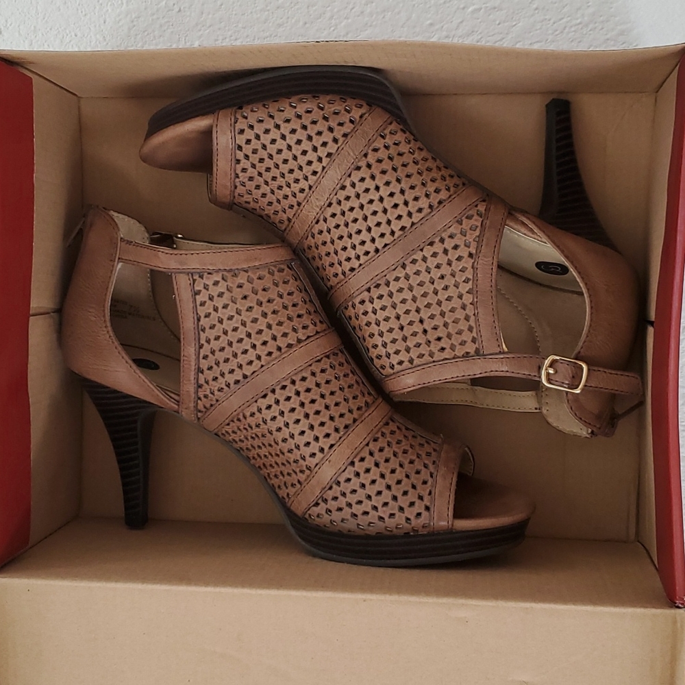 Dress barn peekaboo heels
